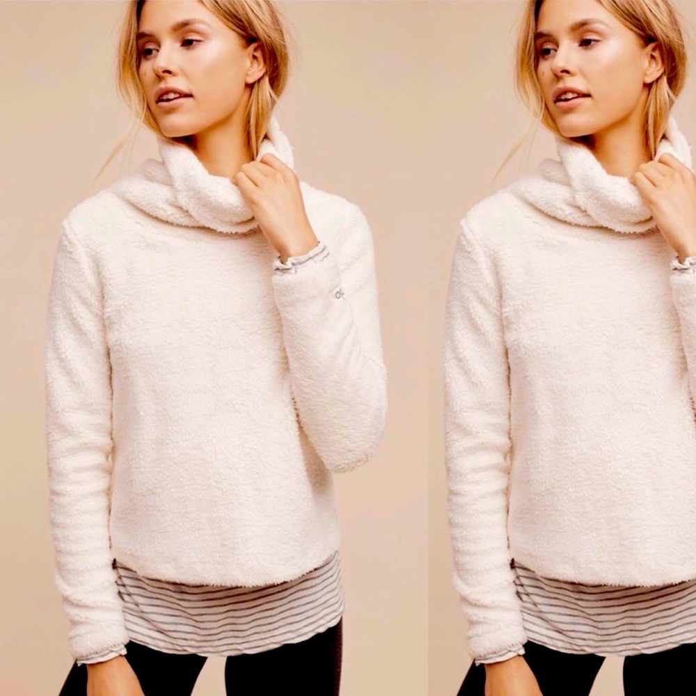 Alo Yoga Cropped White Sherpa Turtleneck Sweater